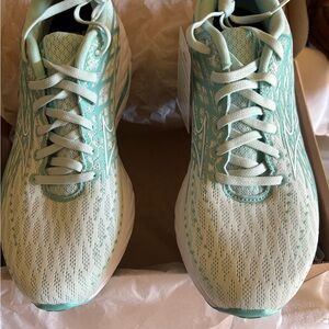 New! Mizuno Women's Mint Green Wave Inspire 20 Women’s size 8.5